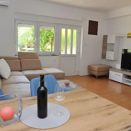 Botanic Apartment